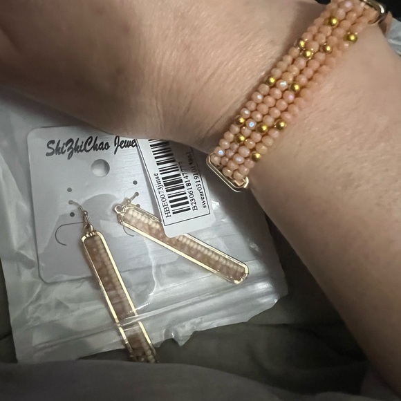 Jewelry - Pink Beaded Earring & Bracelet Set